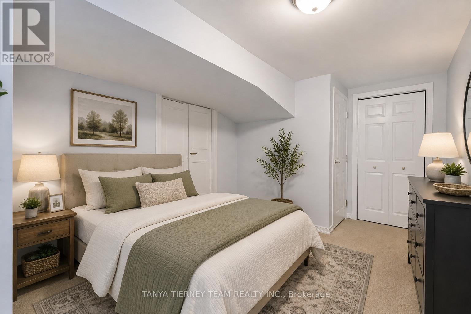 118 ROSSLAND ROAD W - Image 30