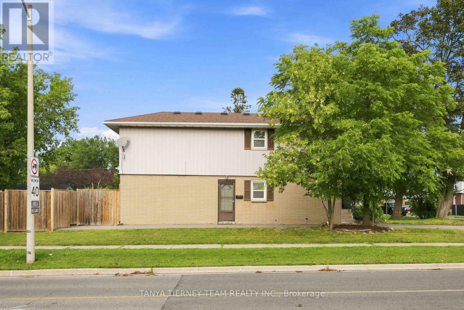 118 ROSSLAND ROAD W - 31