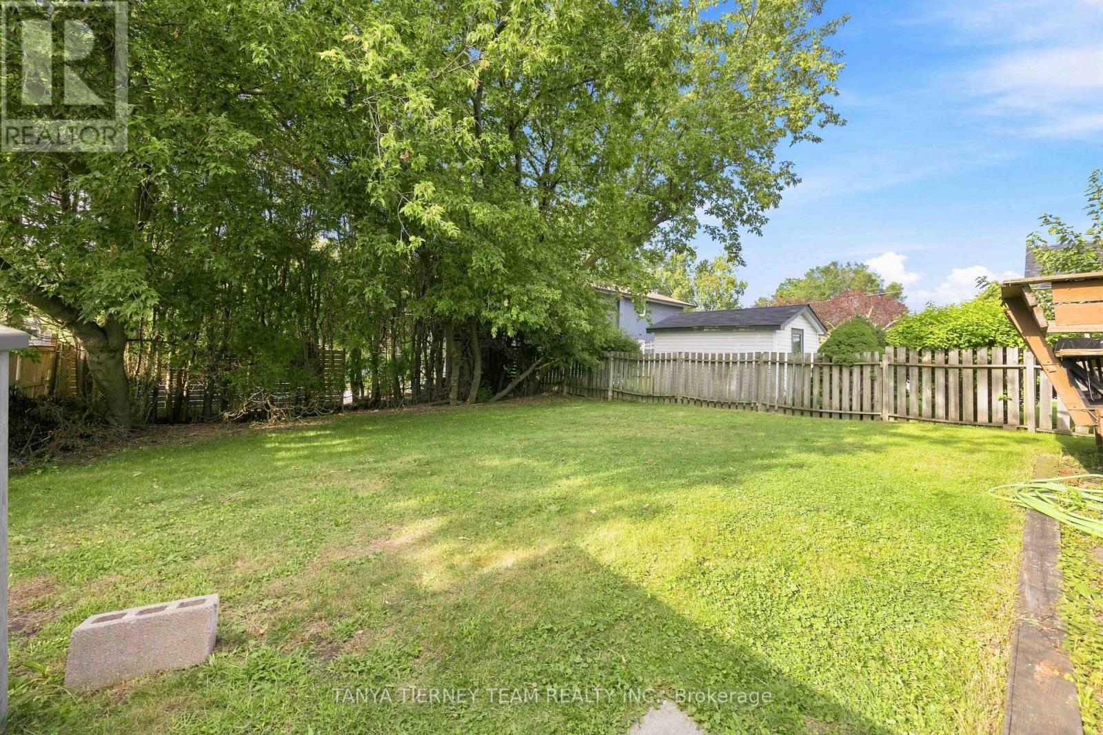 118 ROSSLAND ROAD W - 32