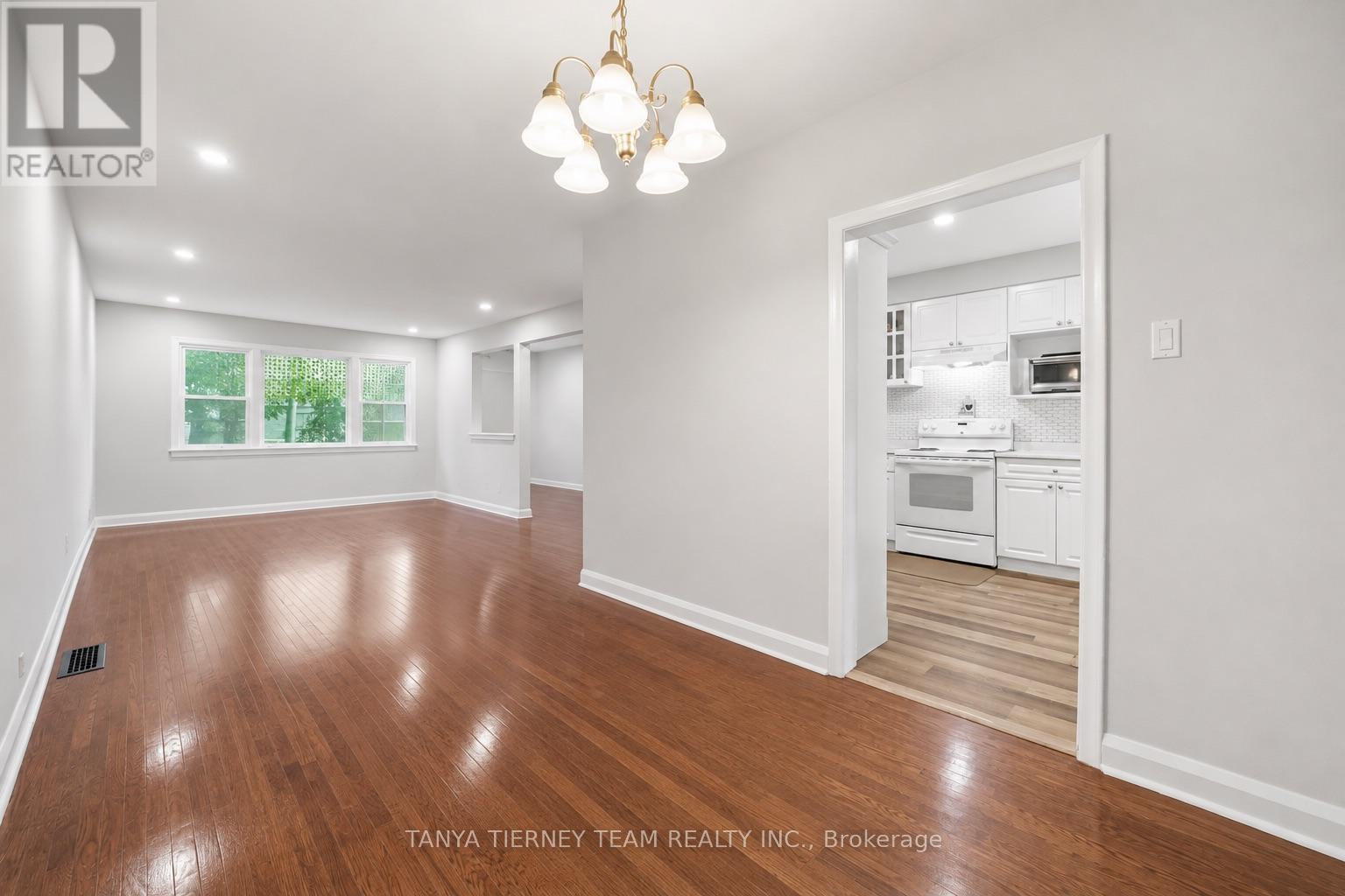 118 ROSSLAND ROAD W - Image 7