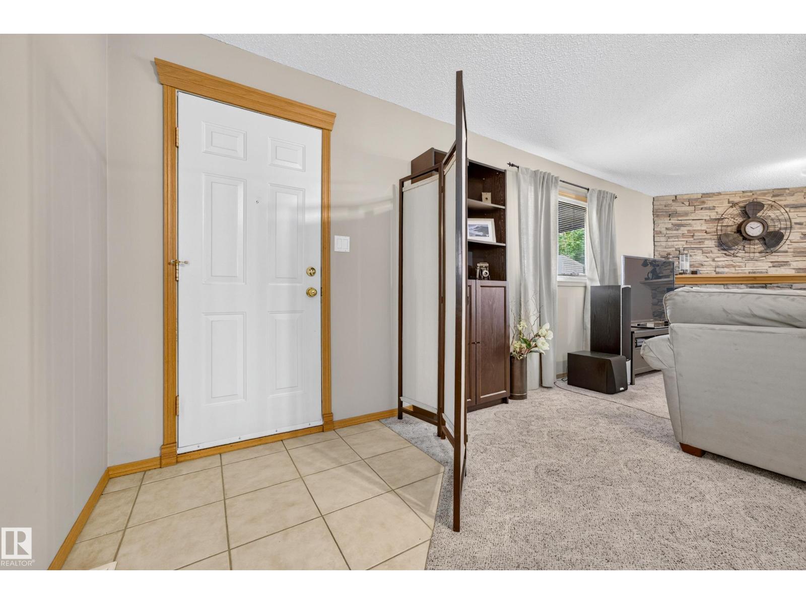 8329 171A AV NW - 33