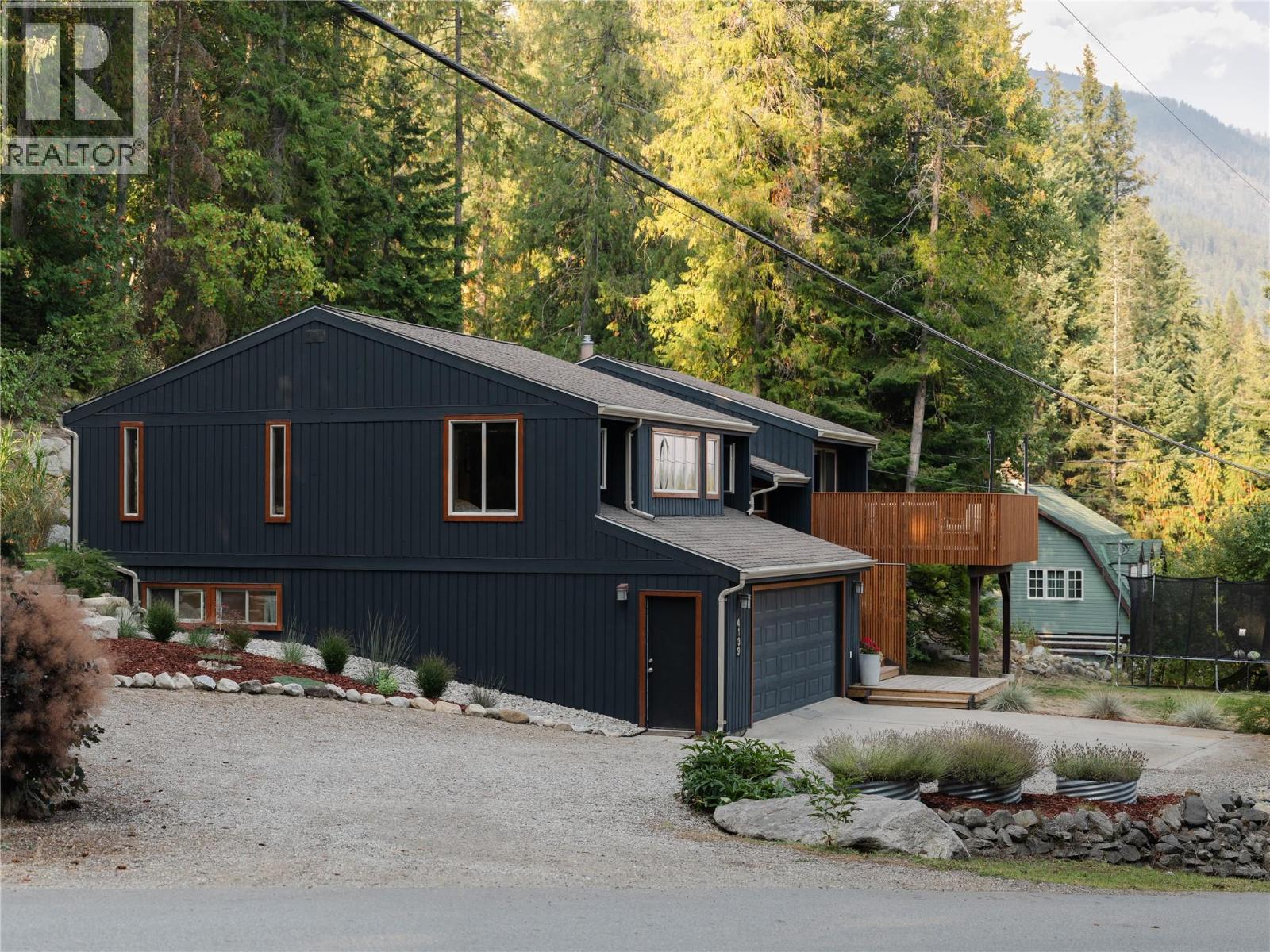 4139 Granger Road, Nelson, British Columbia, V1L6T1, Nelson, British Columbia — photo 2 of 5