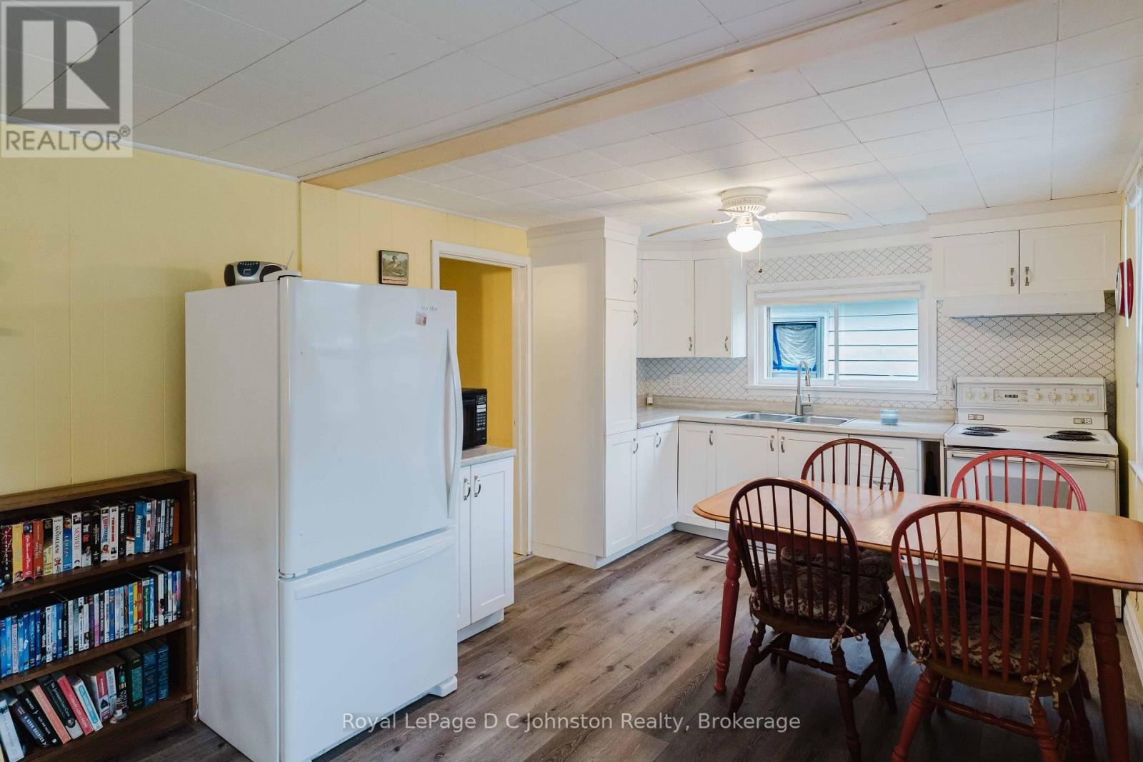 210 LAIRD LANE - Image 27