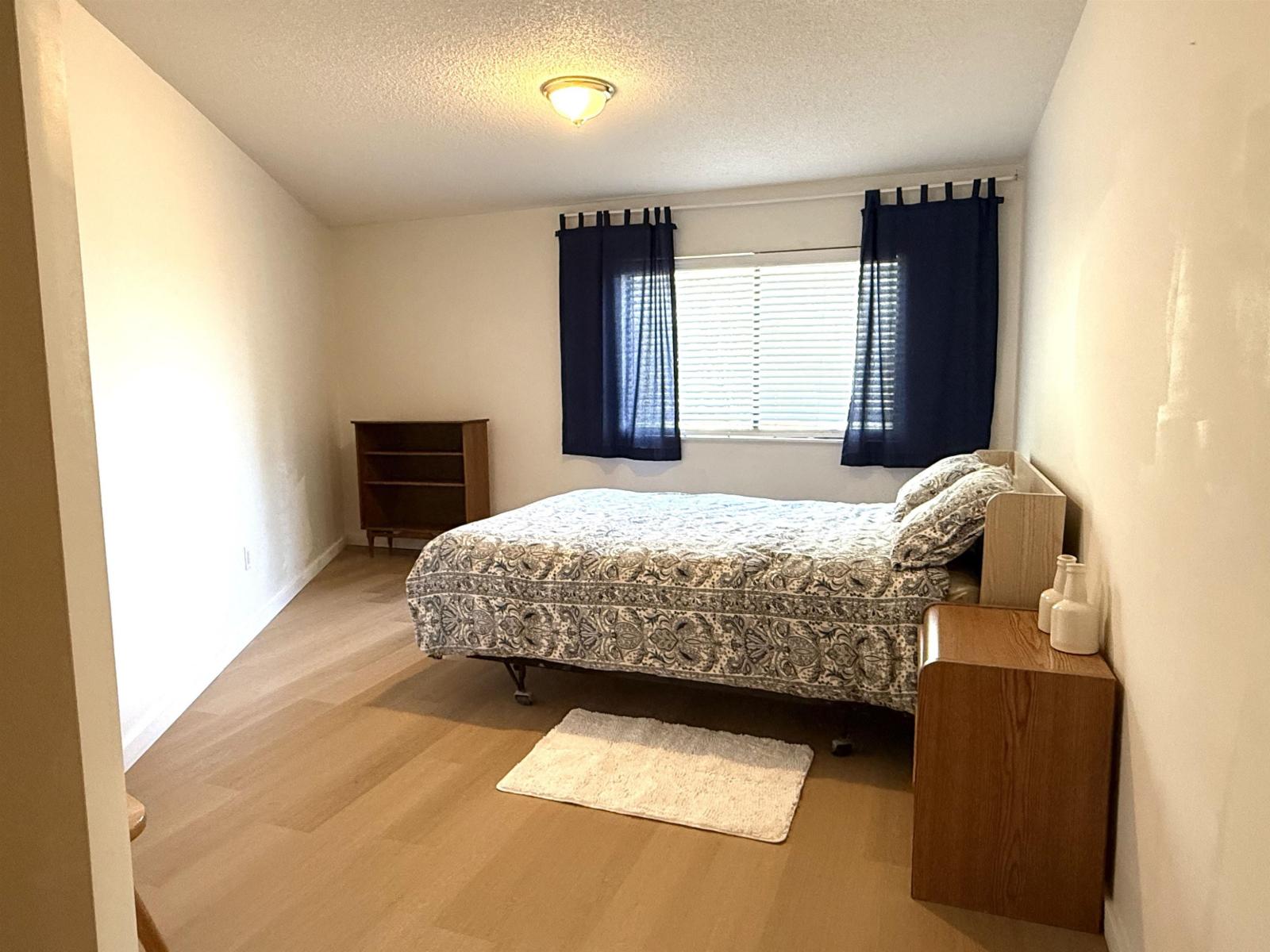 218 15020 NORTH BLUFF ROAD, White Rock