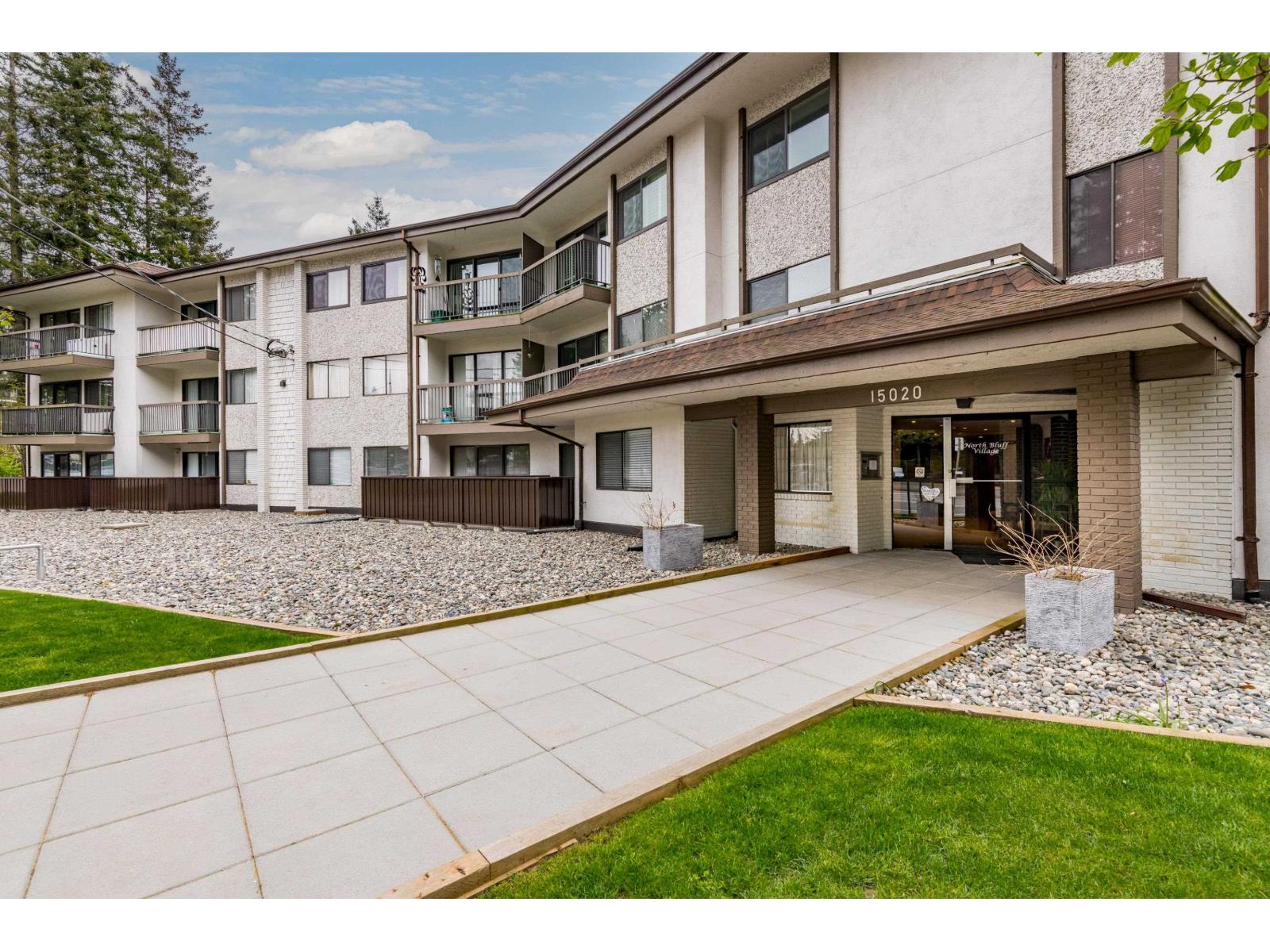 218 15020 NORTH BLUFF ROAD, White Rock