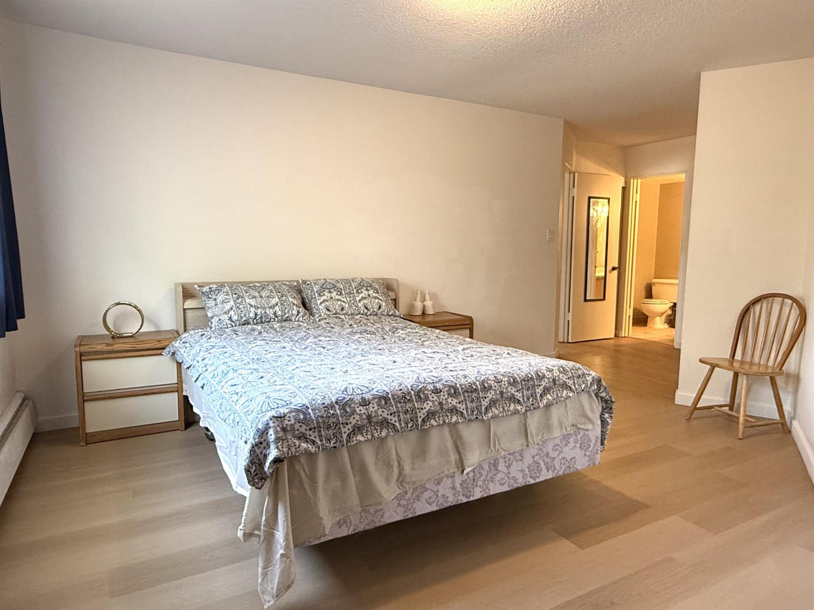 218 15020 NORTH BLUFF ROAD, White Rock