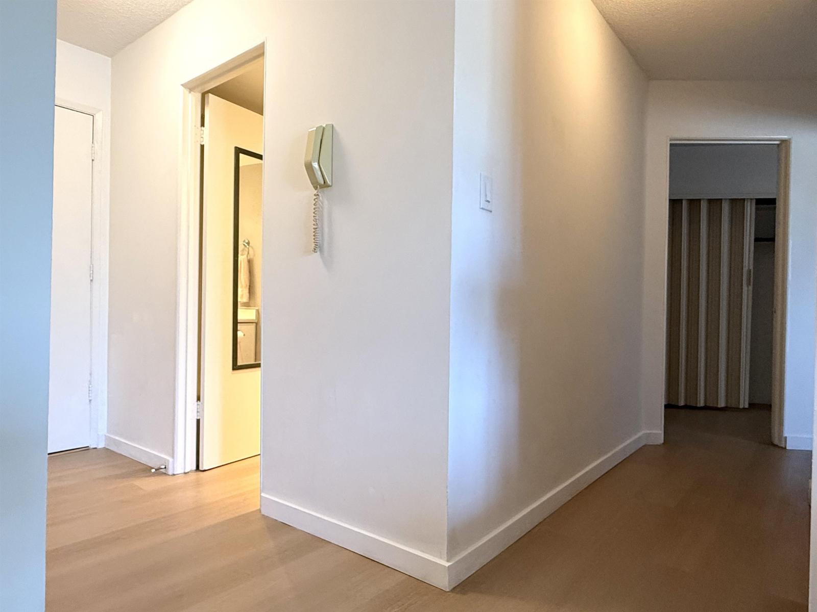 218 15020 NORTH BLUFF ROAD, White Rock