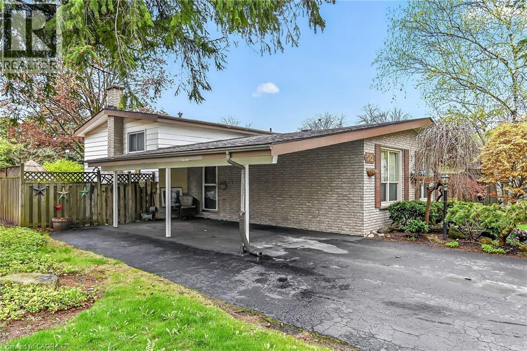Photo of 582 WOODVIEW Road