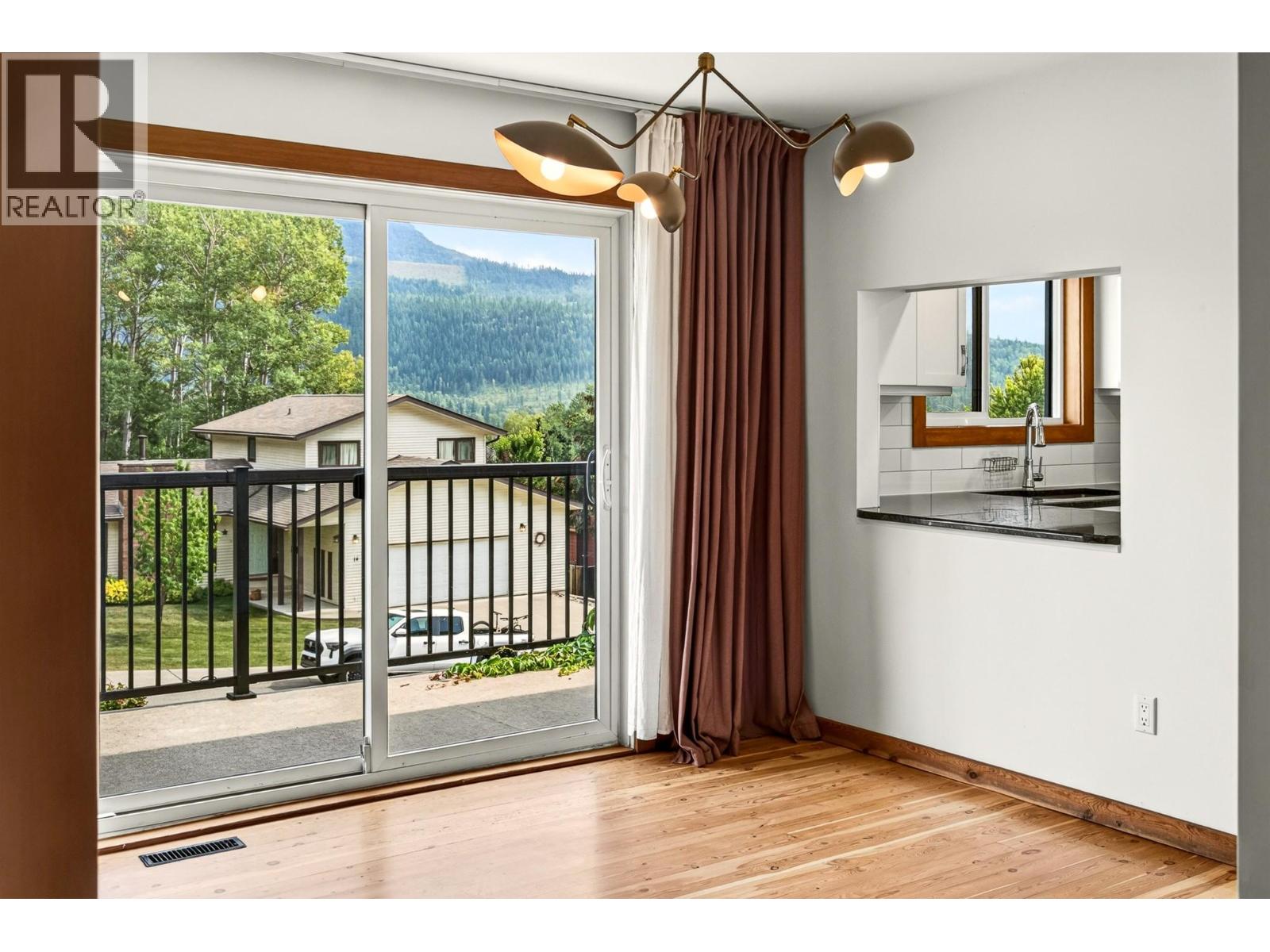 17 PARKLAND Drive - Image 12