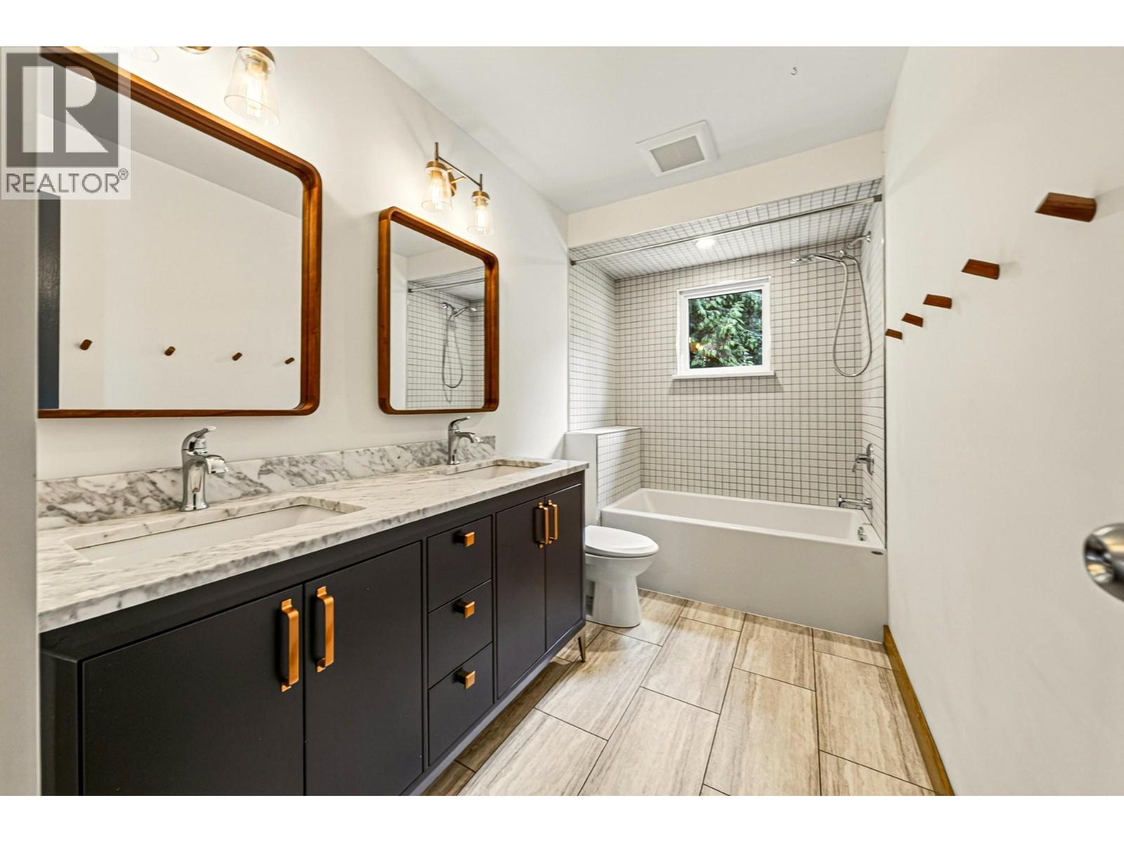 17 PARKLAND Drive - 38
