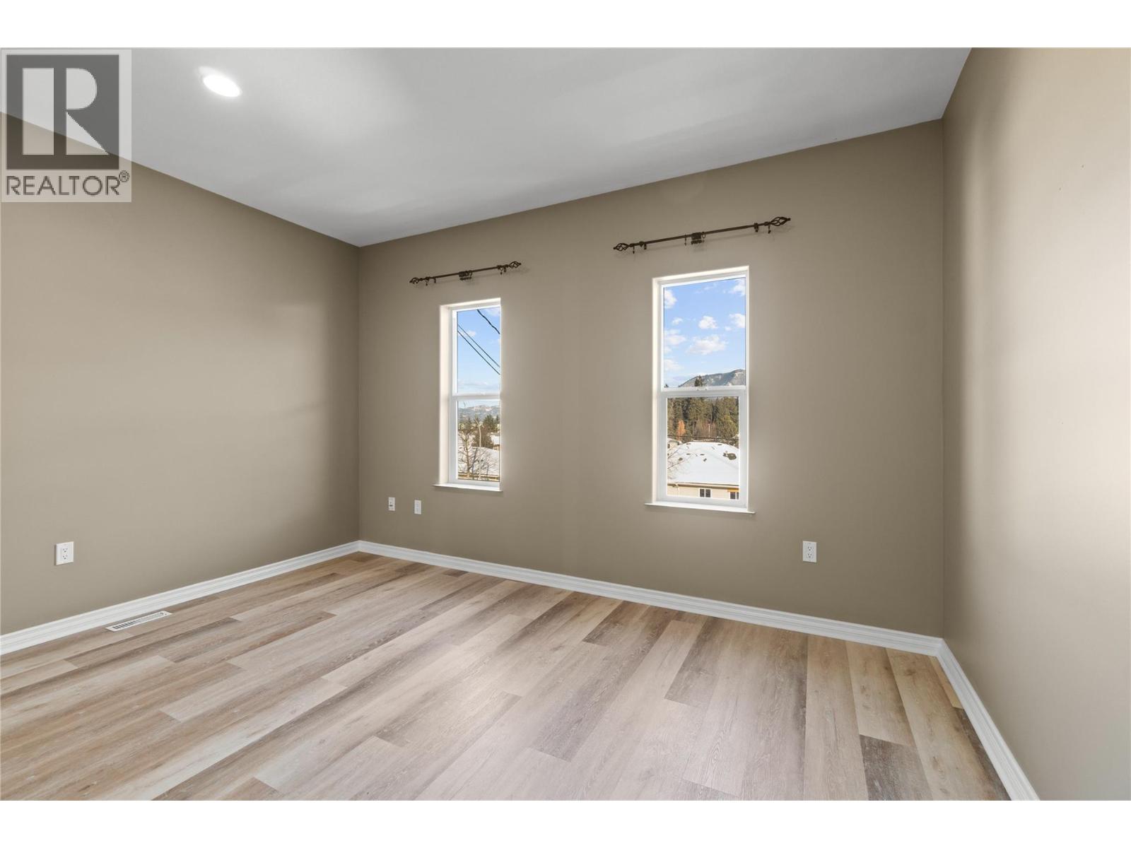 2860 15 Avenue NE, Salmon Arm
