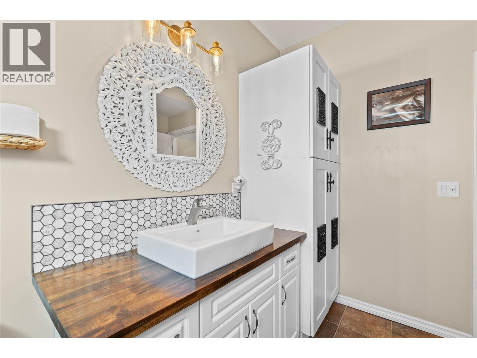 2860 15 Avenue NE, Salmon Arm