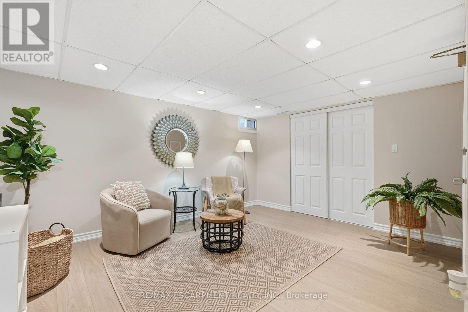 #50 1115 PARAMOUNT DRIVE - Image 31