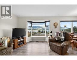Kitchen - 4751 Lakeshore Road Ne, Salmon Arm, BC V1E3N8 Photo 11