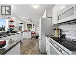 4751 Lakeshore Road Ne, Salmon Arm, BC V1E3N8 Photo 20