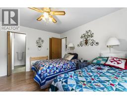4751 Lakeshore Road Ne, Salmon Arm, BC V1E3N8 Photo 24
