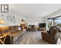 4pc Bathroom - 4751 Lakeshore Road Ne, Salmon Arm, BC V1E3N8 Photo 8
