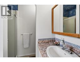 4751 Lakeshore Road Ne, Salmon Arm, BC V1E3N8 Photo 25