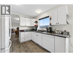 3pc Ensuite bath - 4751 Lakeshore Road Ne, Salmon Arm, BC V1E3N8 Photo 17