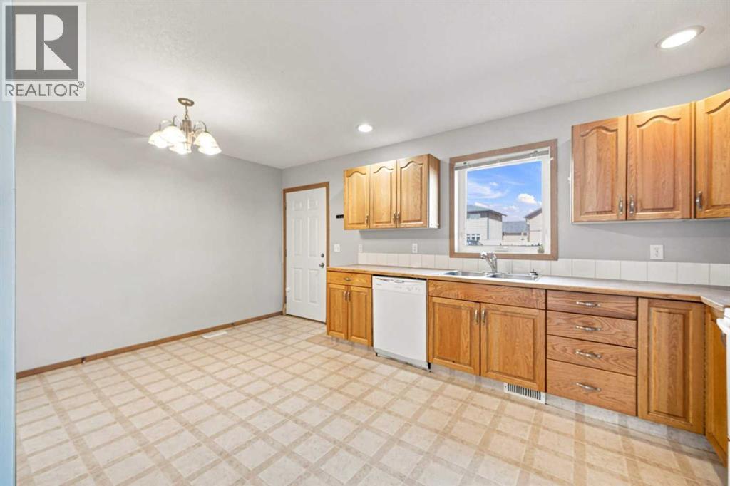 Listing photo – 28 Terrace Heights Drive, Lacombe