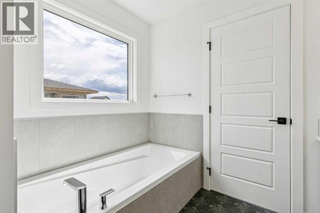 Listing photo – 55 Bridgeport Circle, Chestermere