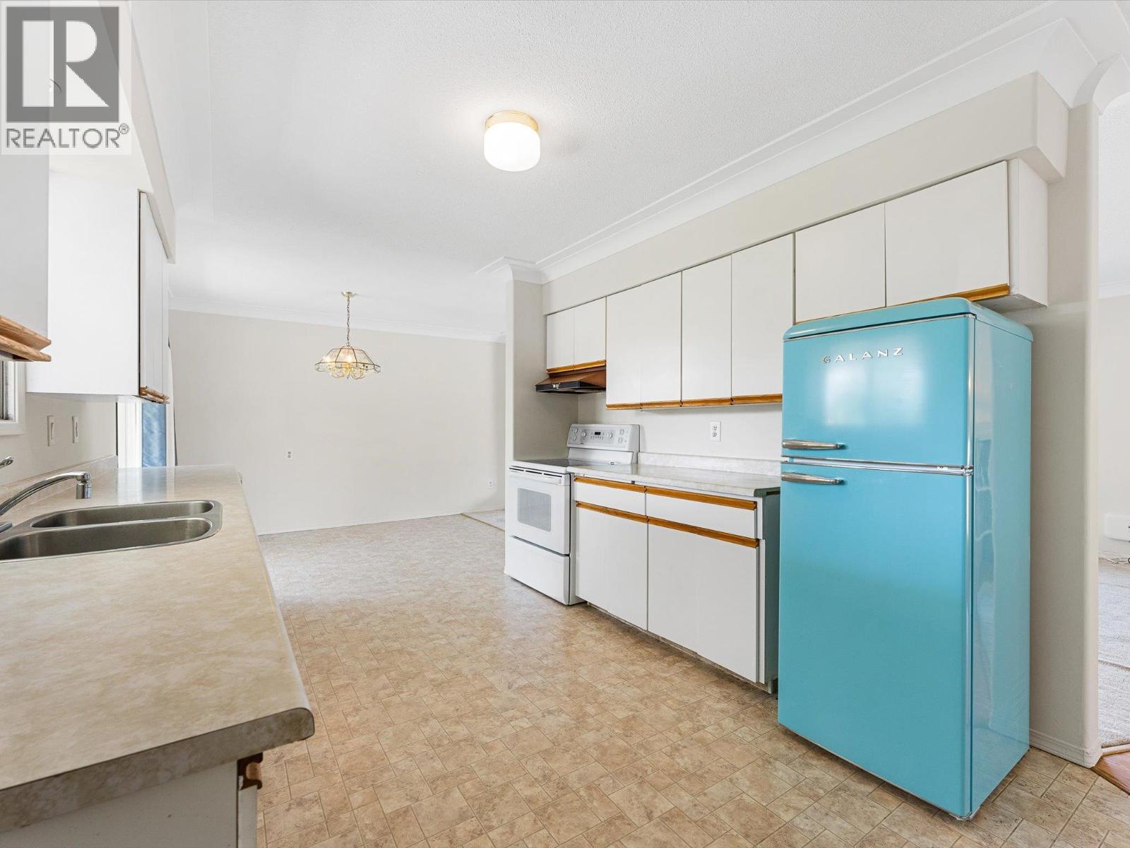 465 Hollydell Road, Kelowna