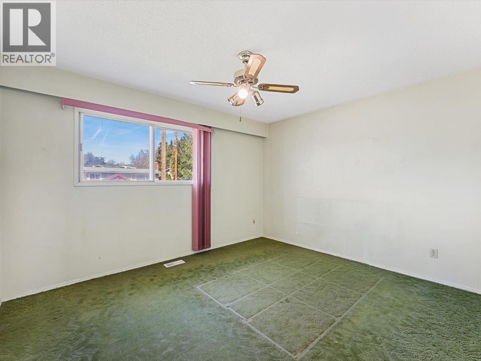 465 Hollydell Road, Kelowna