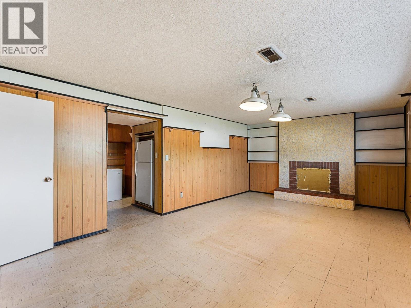 465 Hollydell Road, Kelowna