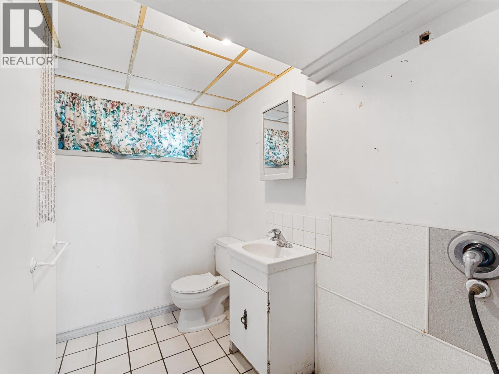 465 Hollydell Road, Kelowna