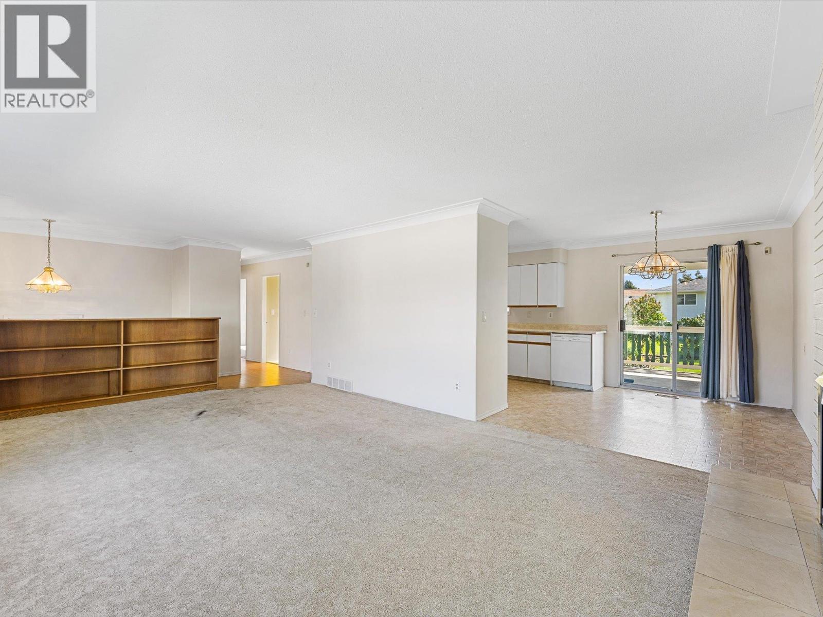 465 Hollydell Road, Kelowna