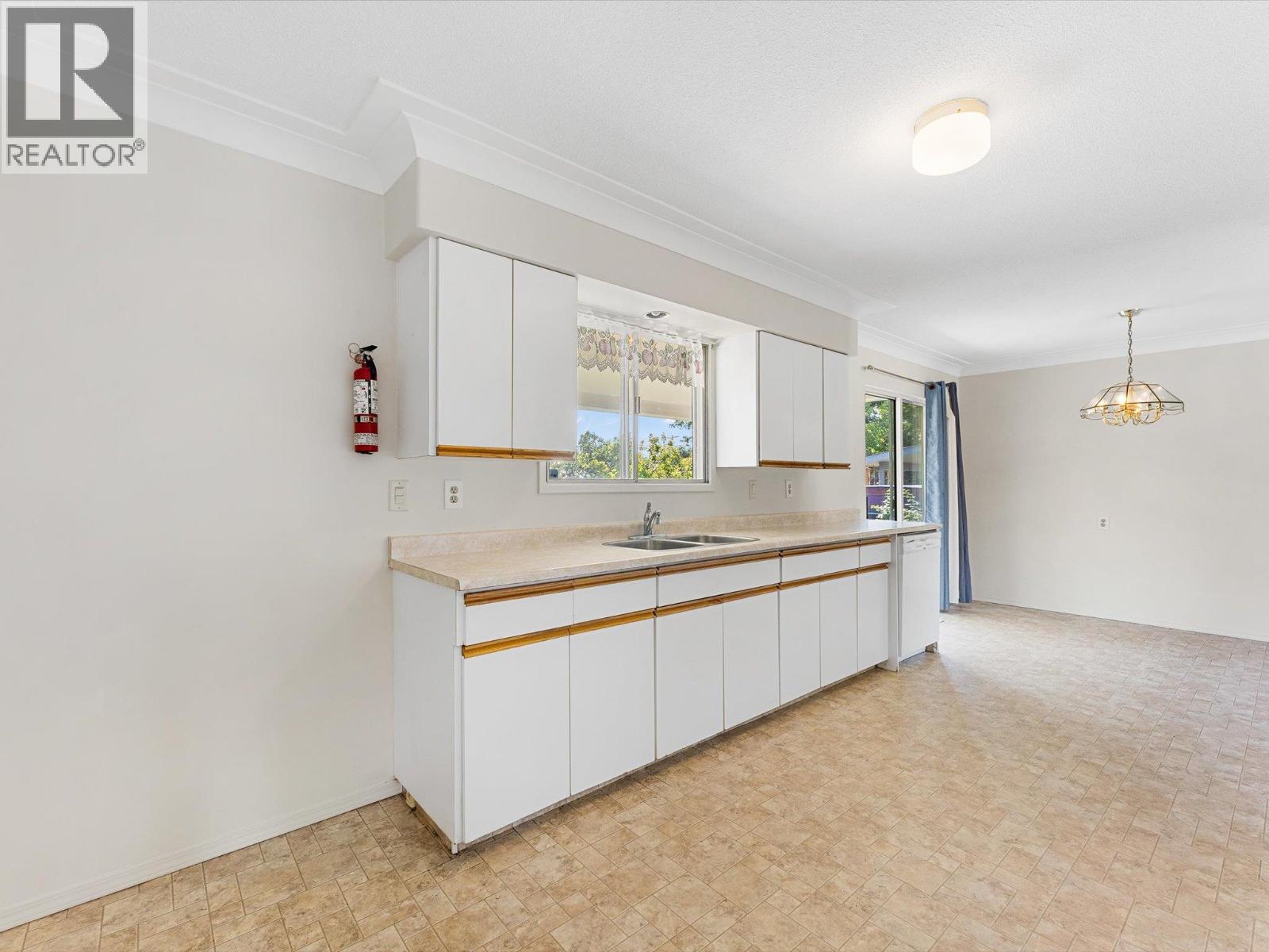 465 Hollydell Road - 9