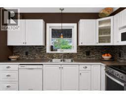 3pc Bathroom - 1492 Leir Street, Penticton, BC V2A4Z5 Photo 11