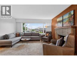 3pc Bathroom - 1492 Leir Street, Penticton, BC V2A4Z5 Photo 7