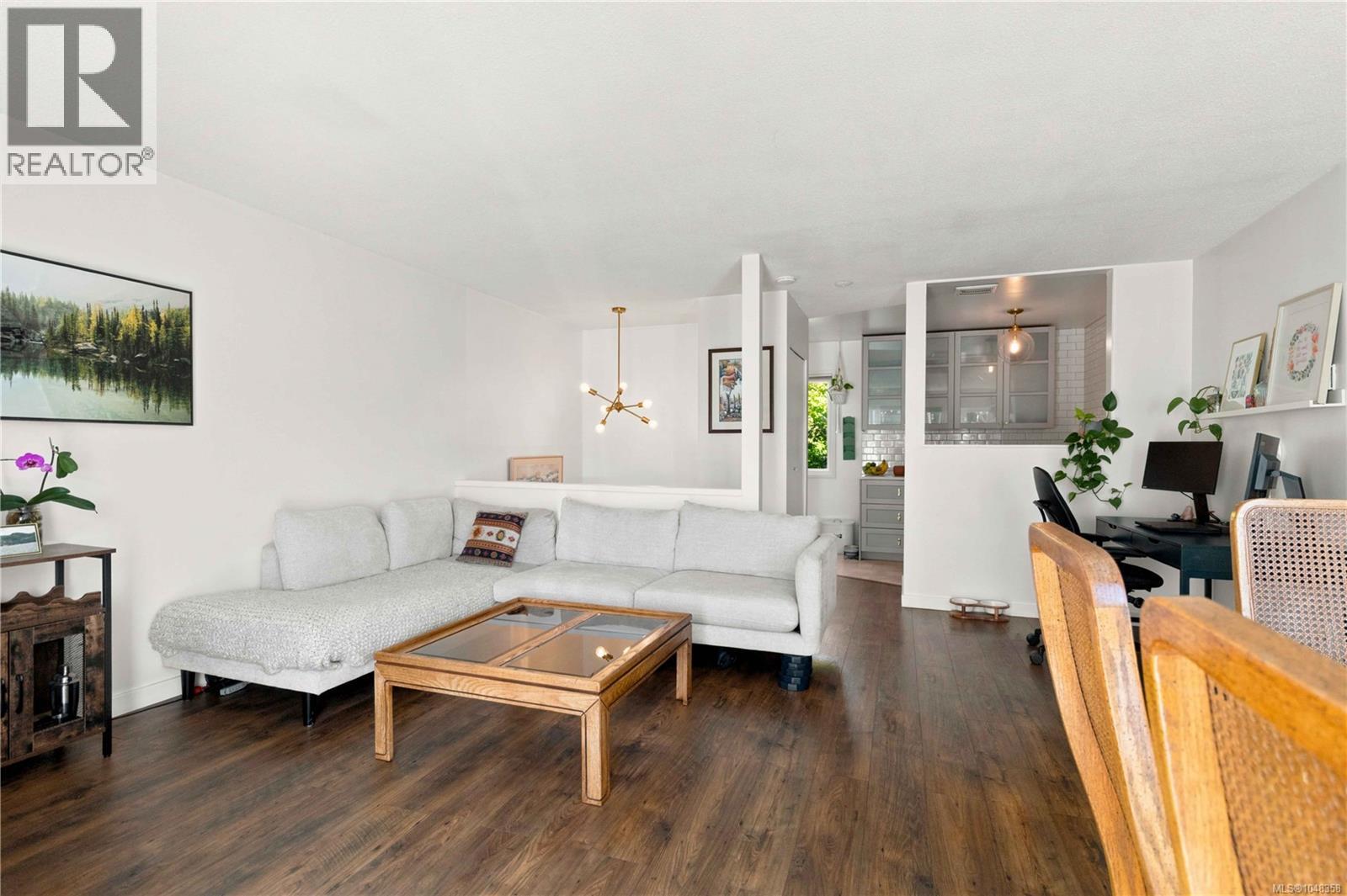 #2 210 Douglas St - Image 3