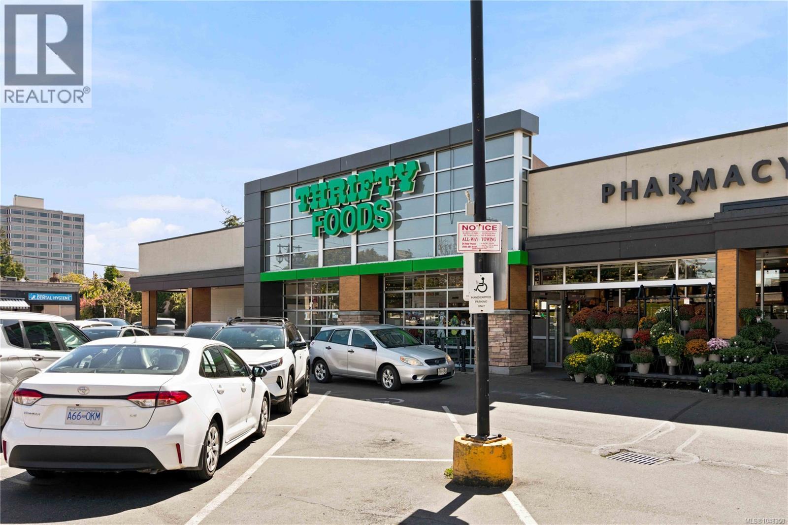 #2 210 Douglas St - Image 38