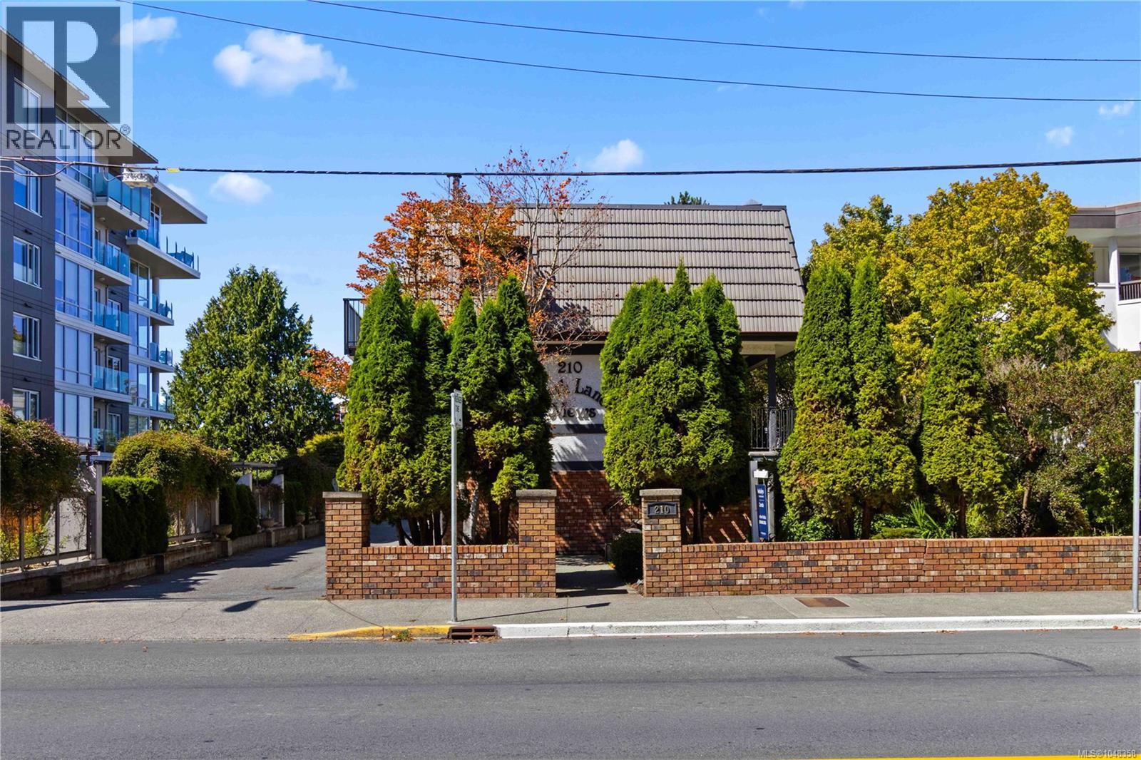 #2 210 Douglas St - Image 29