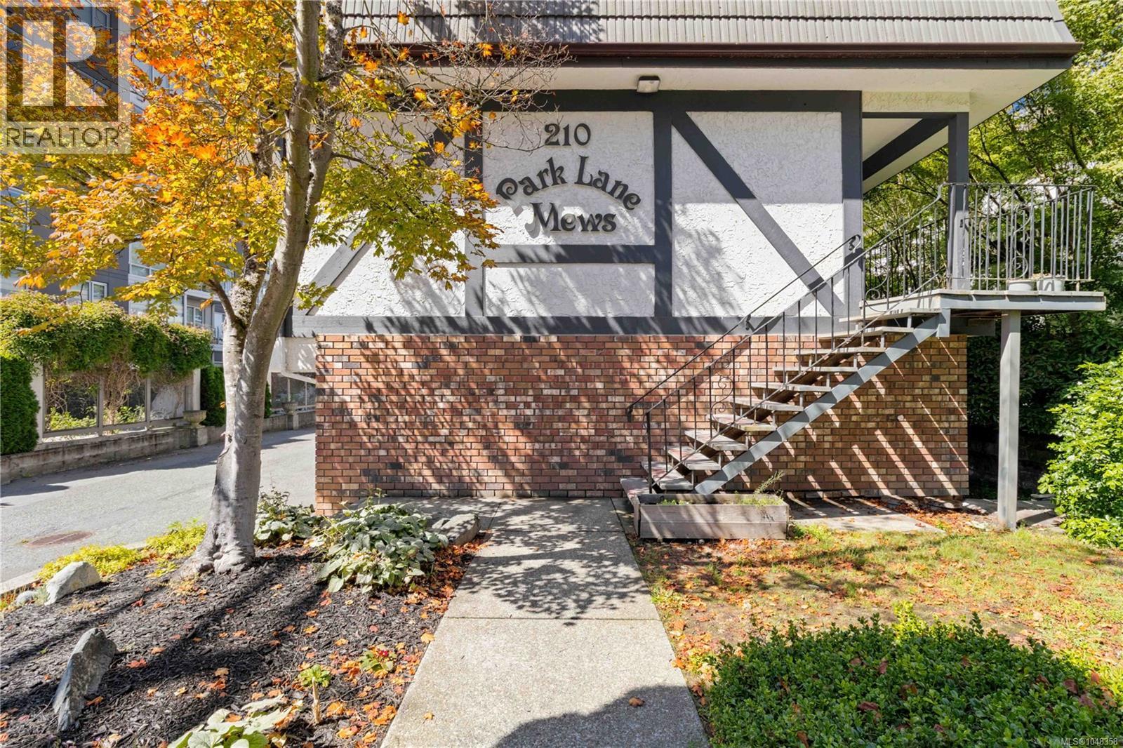 #2 210 Douglas St - 28