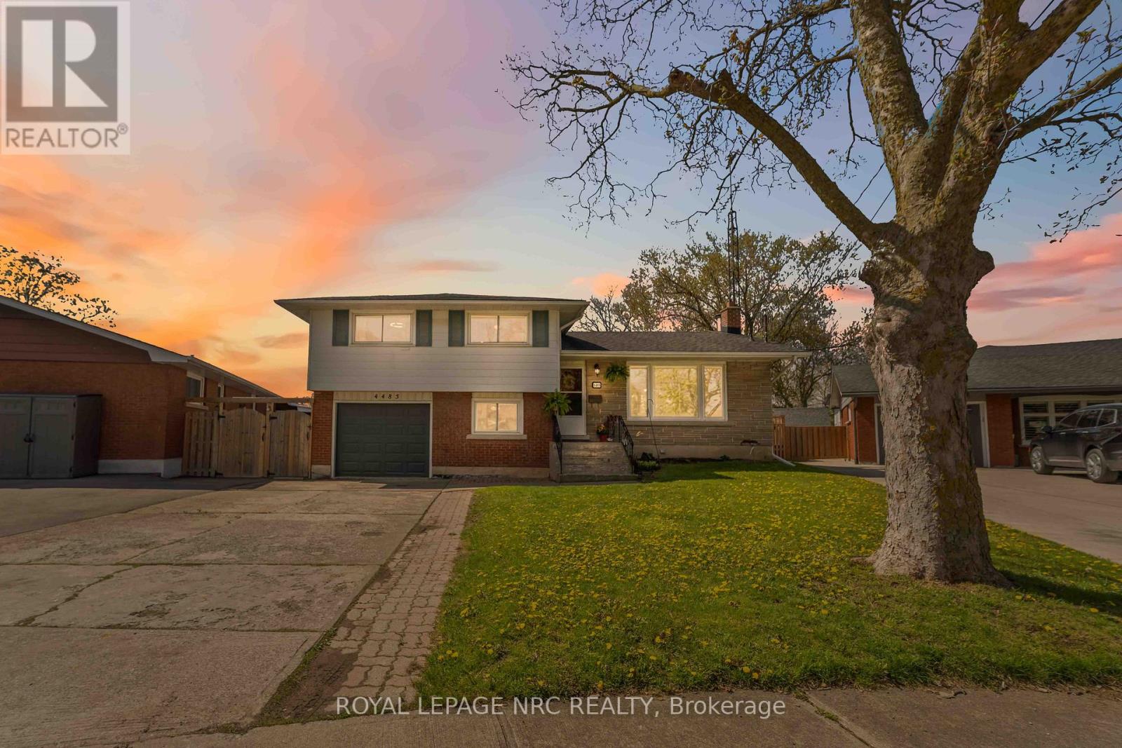 4485 QUEENSWAY CRESCENT - 1