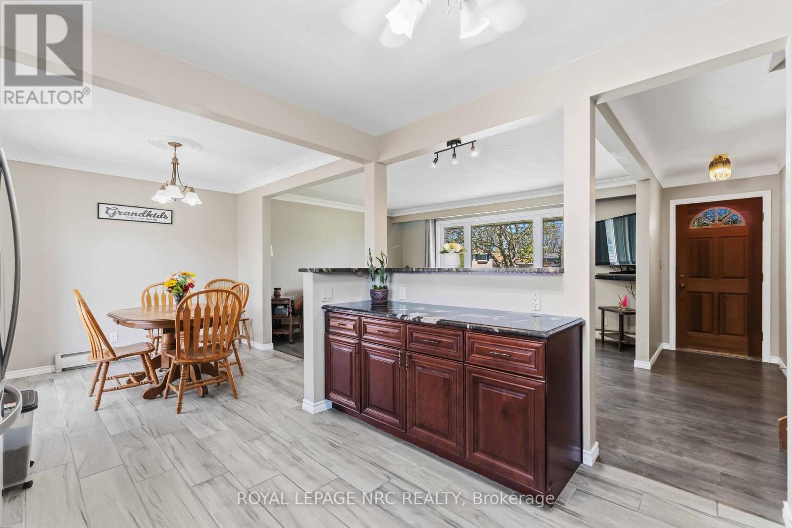 4485 QUEENSWAY CRESCENT - 12