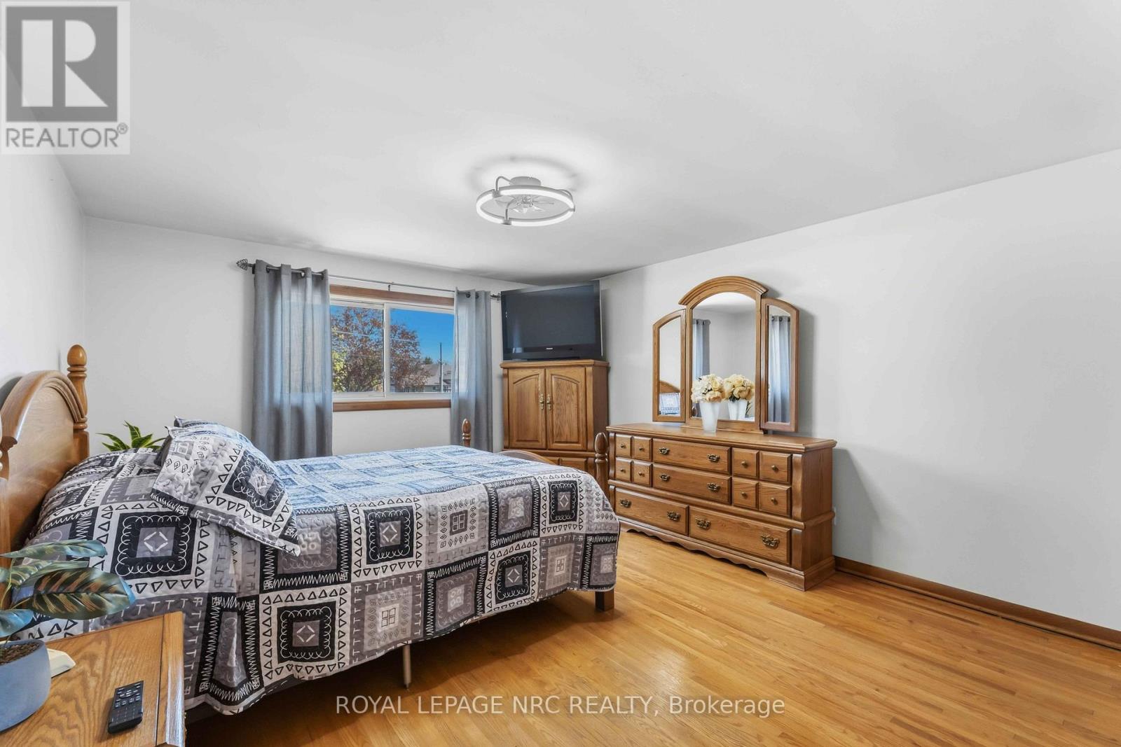 4485 QUEENSWAY CRESCENT - 15