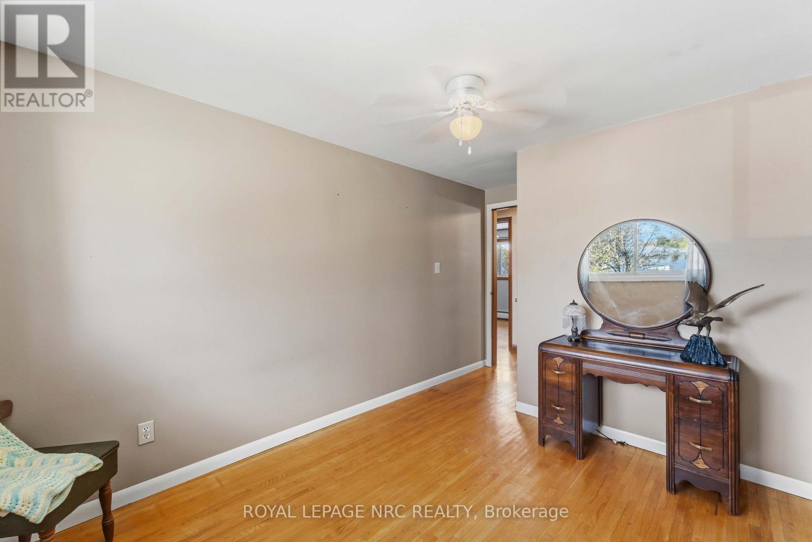 4485 QUEENSWAY CRESCENT - 19