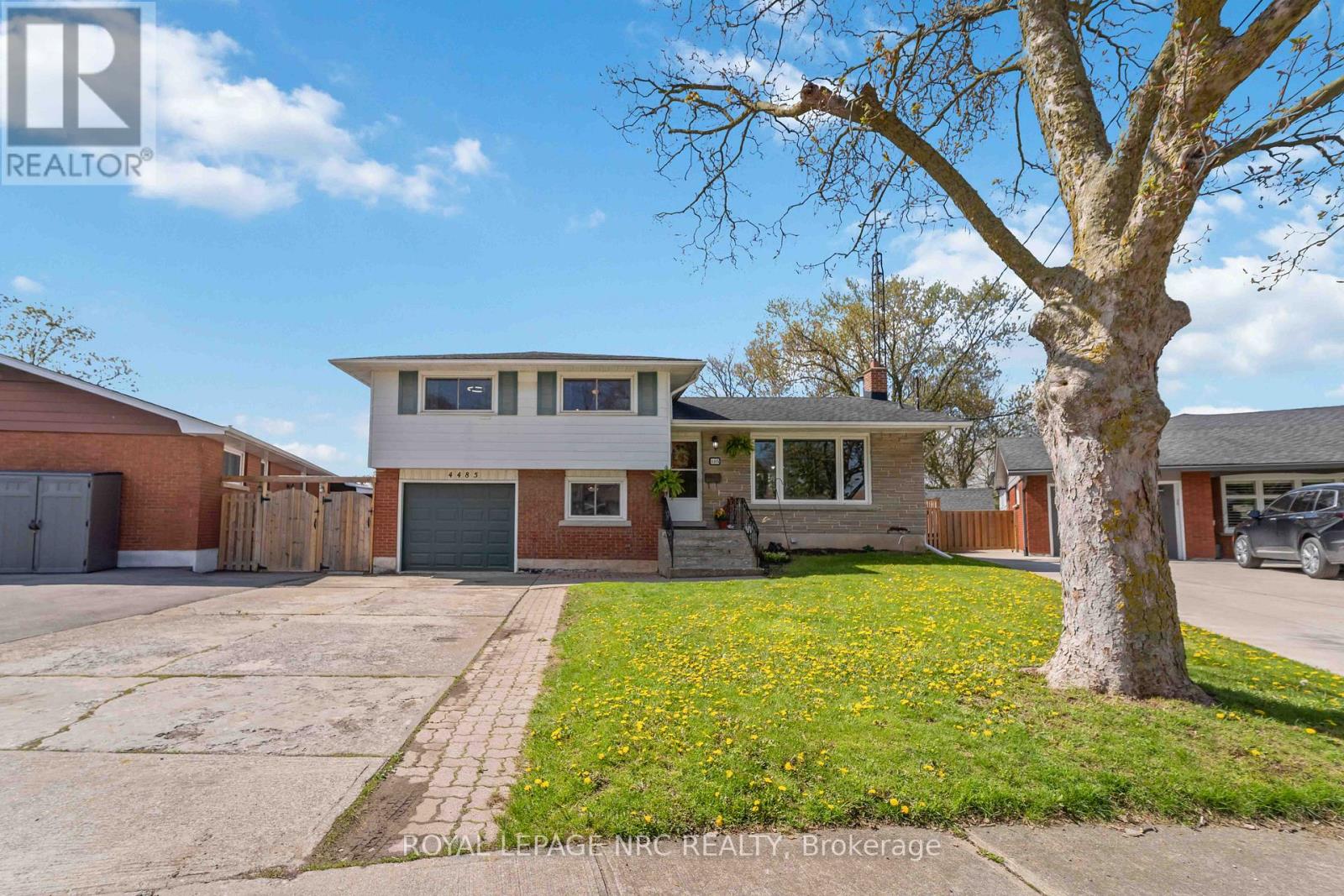 4485 QUEENSWAY CRESCENT - 2