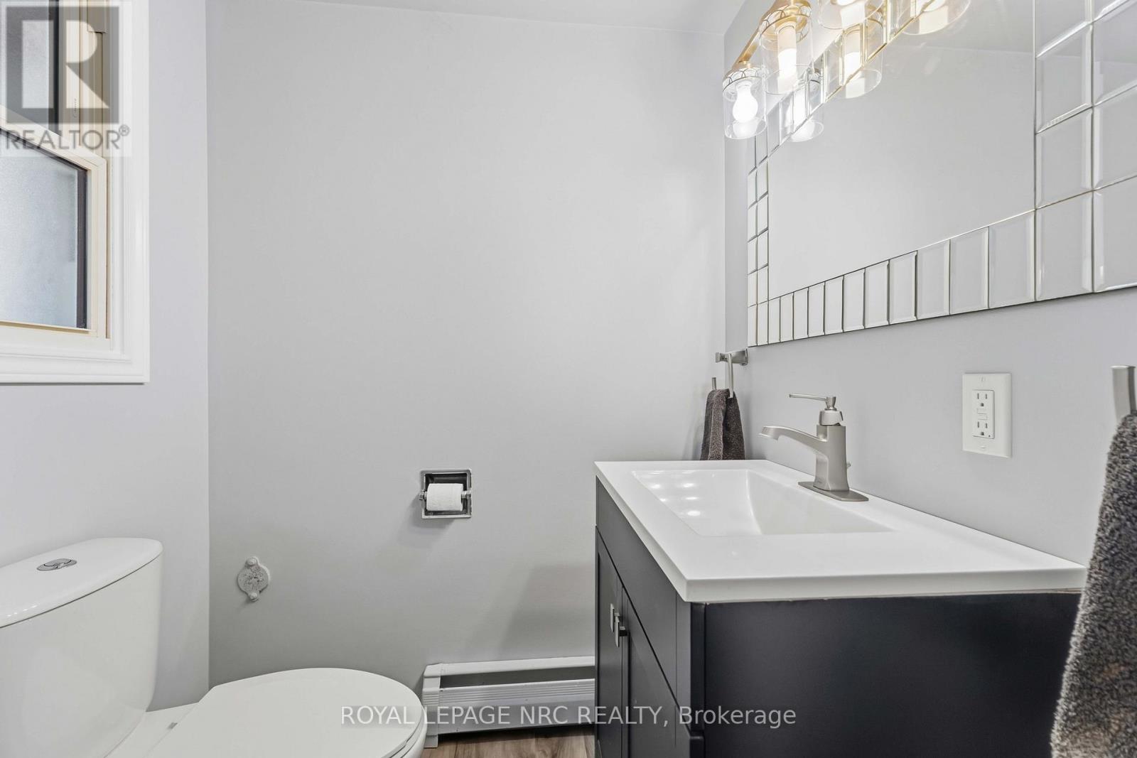 4485 QUEENSWAY CRESCENT - 25