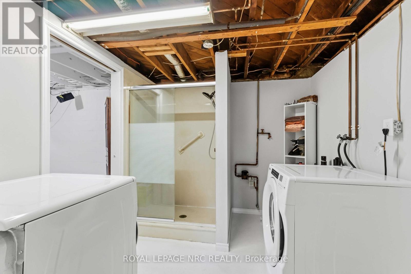 4485 QUEENSWAY CRESCENT - 26