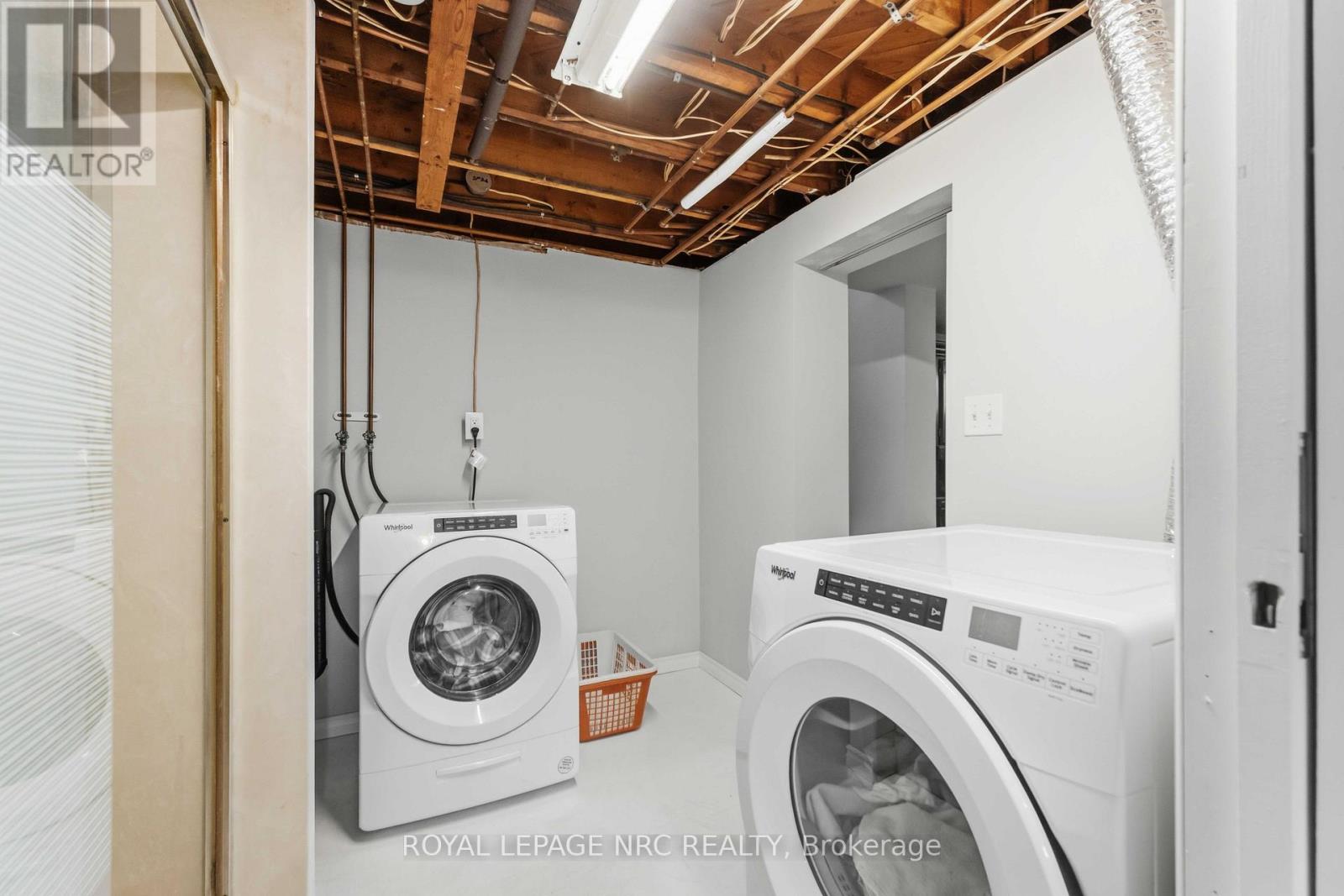 4485 QUEENSWAY CRESCENT - Image 27