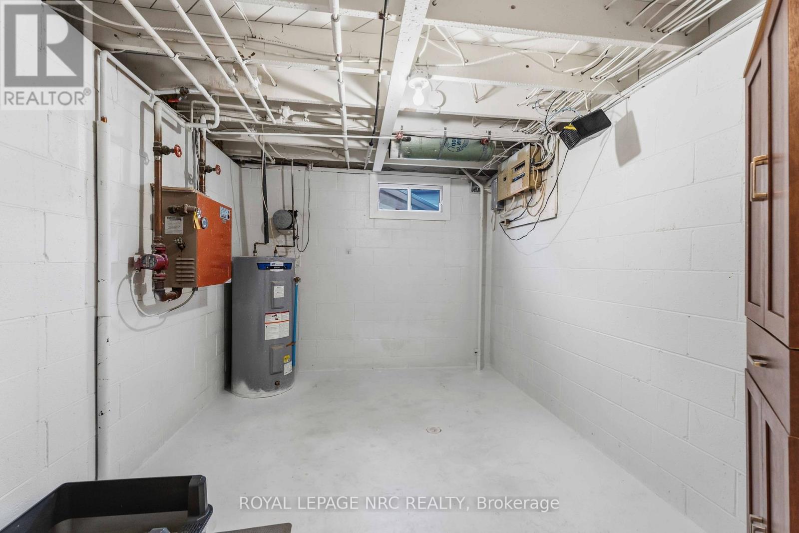 4485 QUEENSWAY CRESCENT - 28