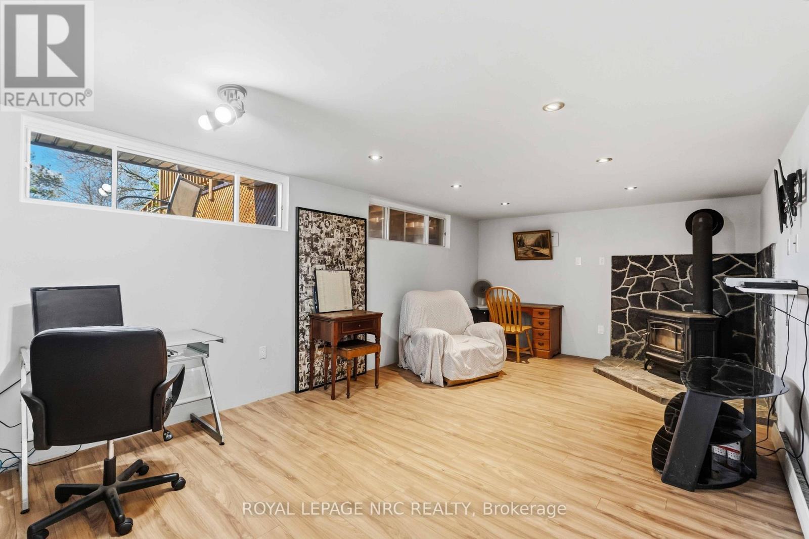 4485 QUEENSWAY CRESCENT - Image 30