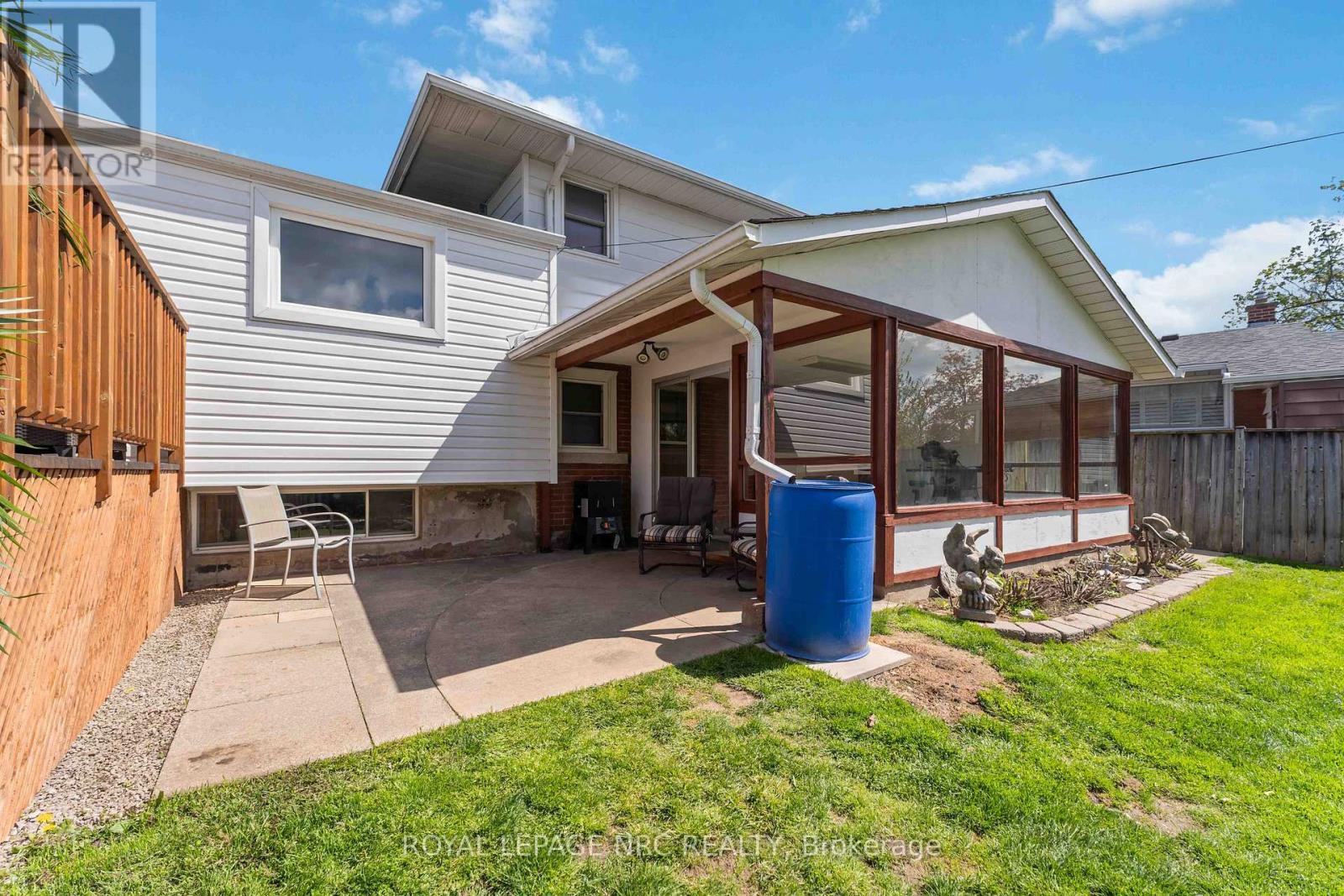 4485 QUEENSWAY CRESCENT - 35