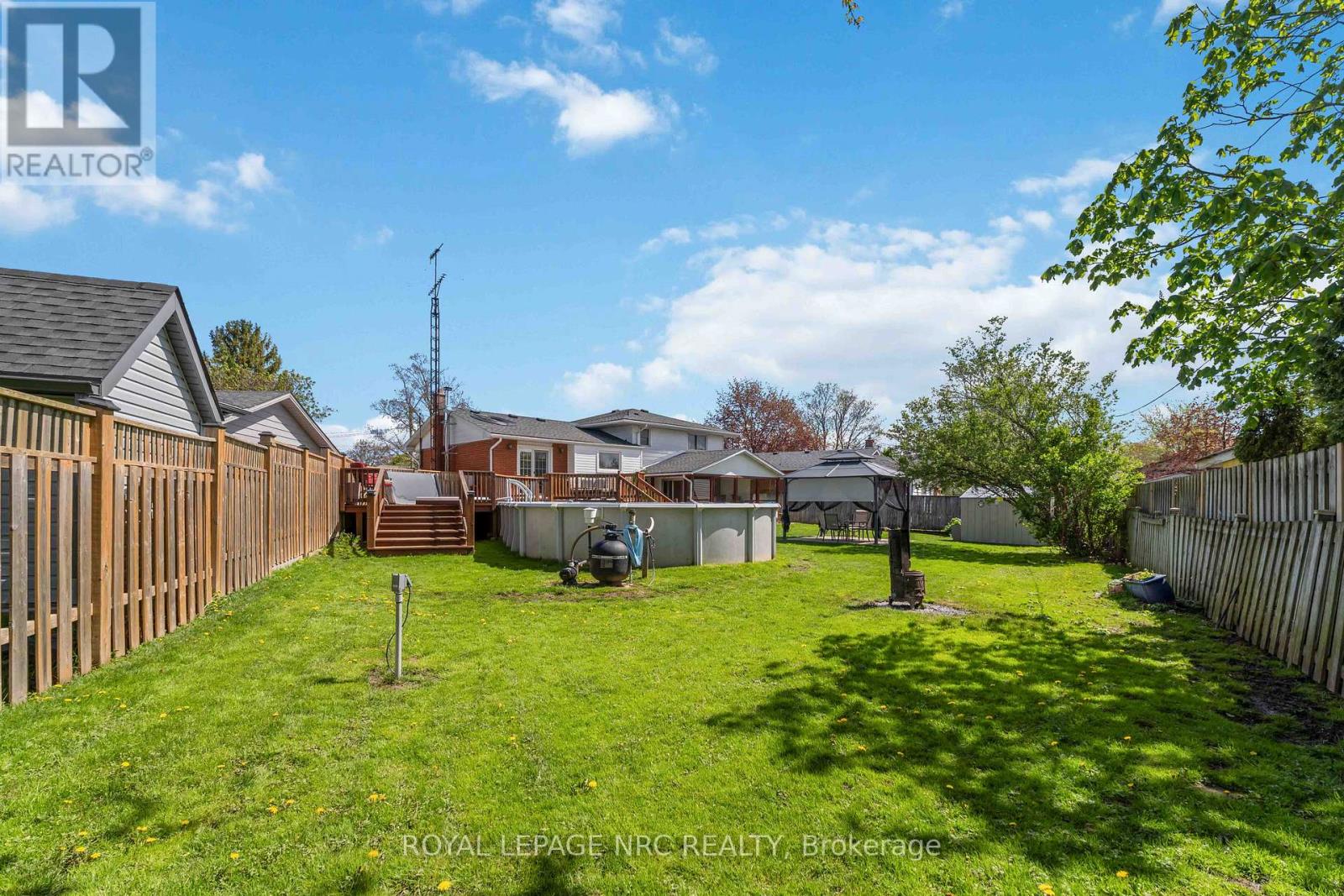 4485 QUEENSWAY CRESCENT - 36