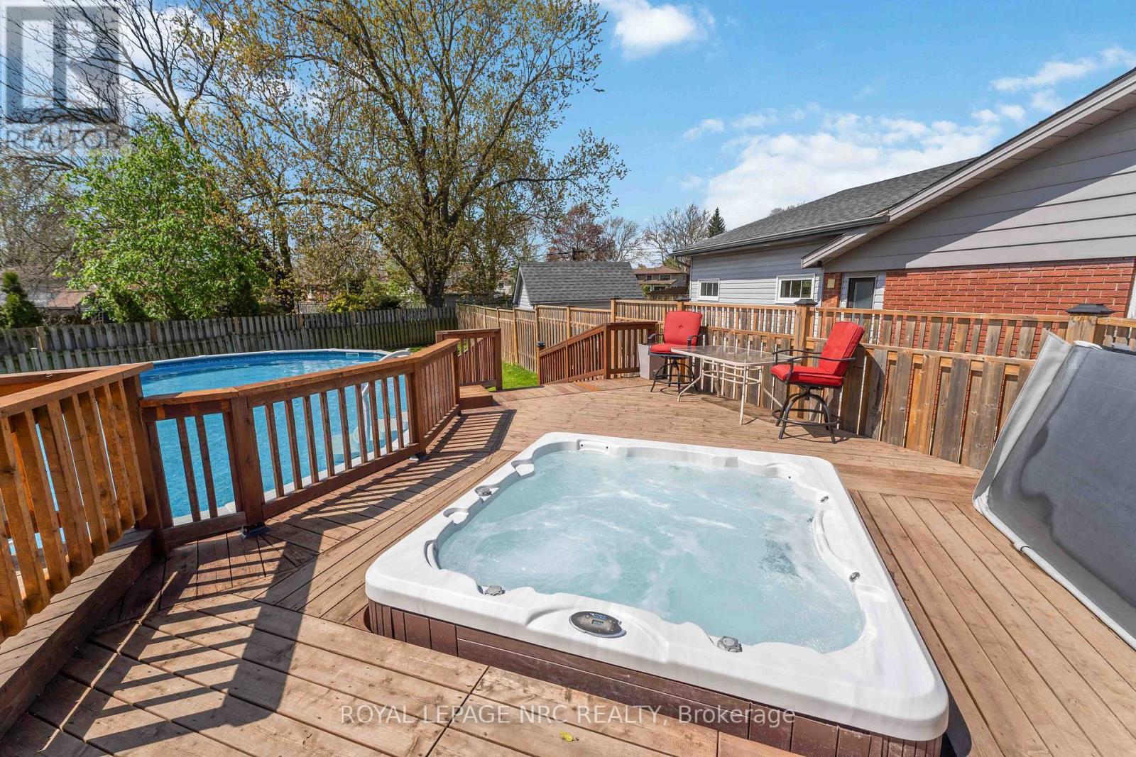 4485 QUEENSWAY CRESCENT - 43